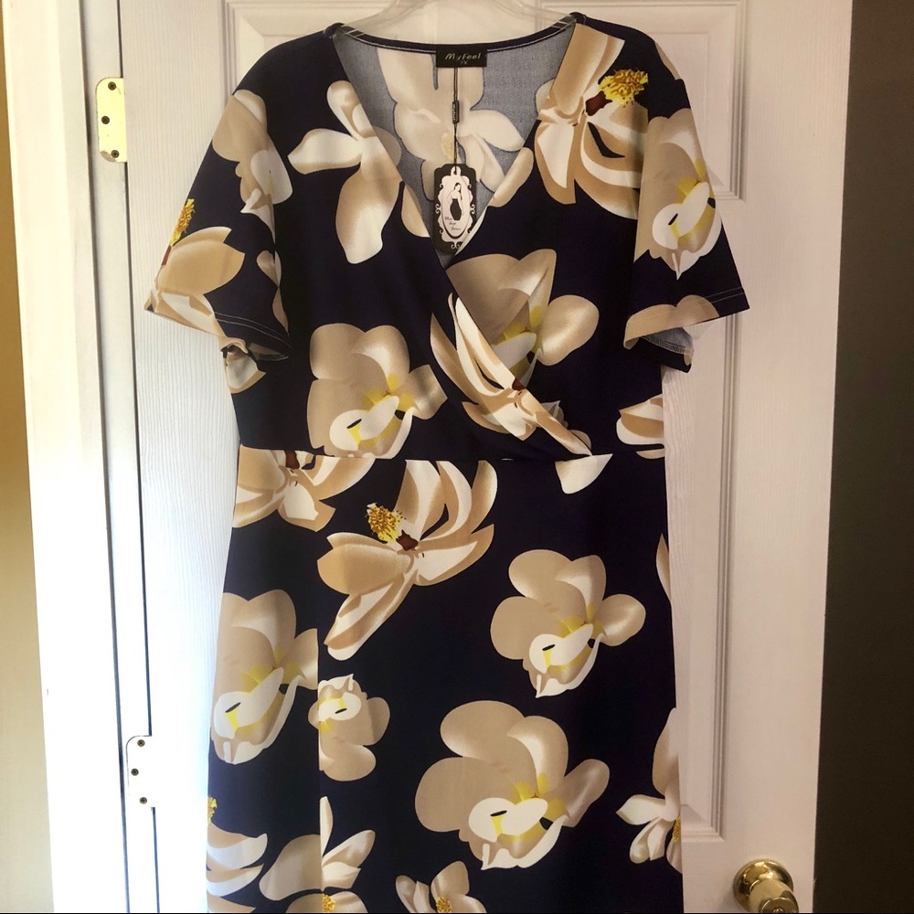 BNWT beautiful short sleeve dress